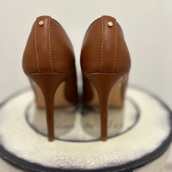 BCBGeneration cognac brown tall pumps with gold braid accent 5 1/2 - Picture 3 of 11